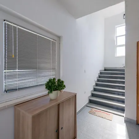 Apartment Zaja *